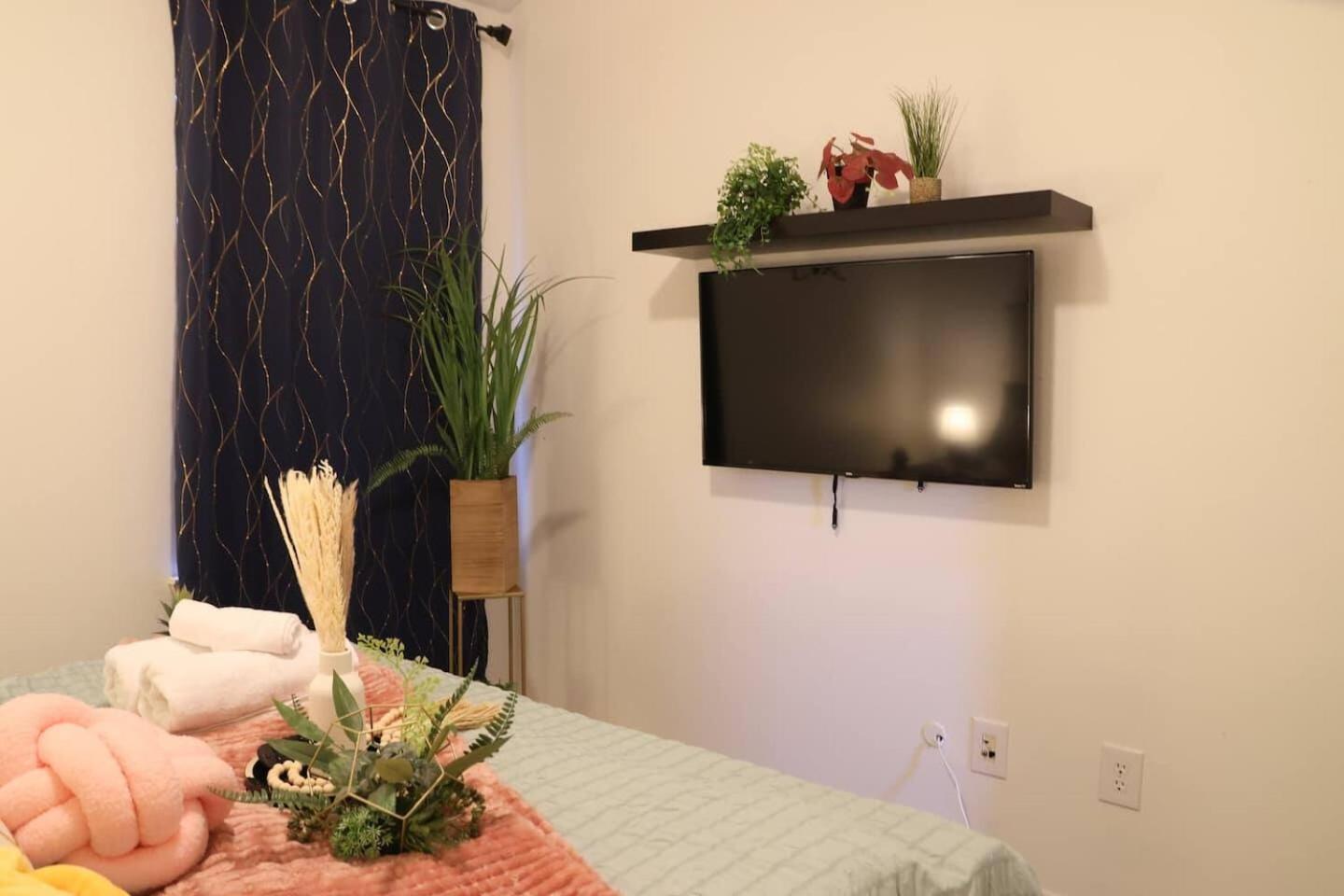 Work, Play & Stay King Bed With Foosball! Aubrey Exterior foto